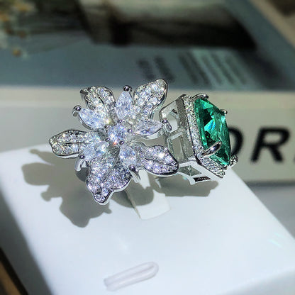 Adorno de anillo verde con incrustaciones de diamantes