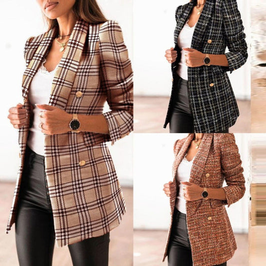 Abrigo con cuello tipo blazer y manga larga con doble botonadura