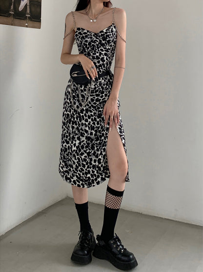 Vestido con tirantes y estampado de leopardo