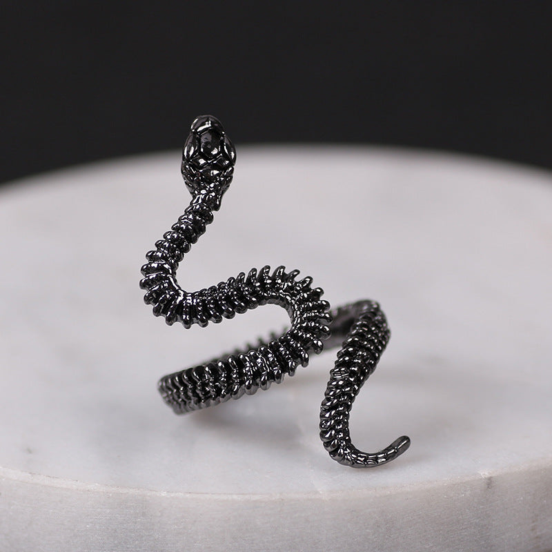 Anillo de serpiente antiguo con dedo índice