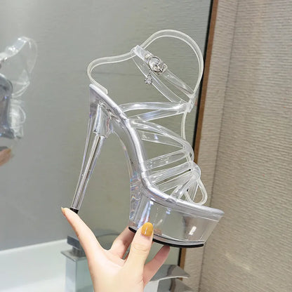 Tacones altos con plataforma transparente