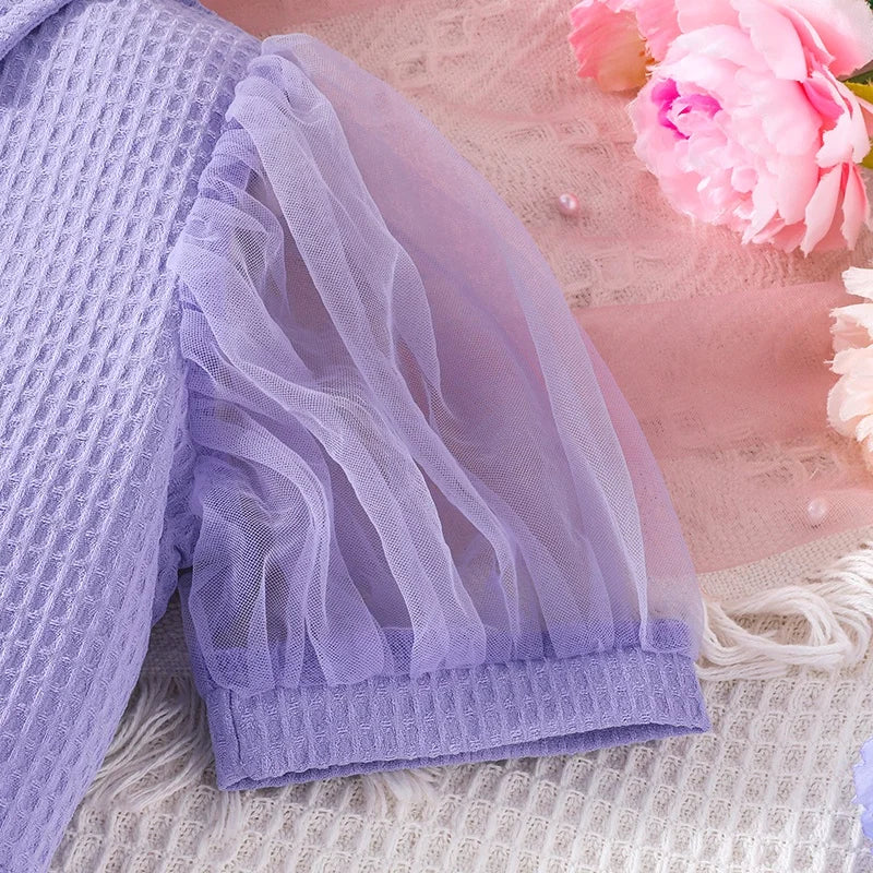 Blusa con botones y manga de encaje Falda de tul morada Traje de verano para niña