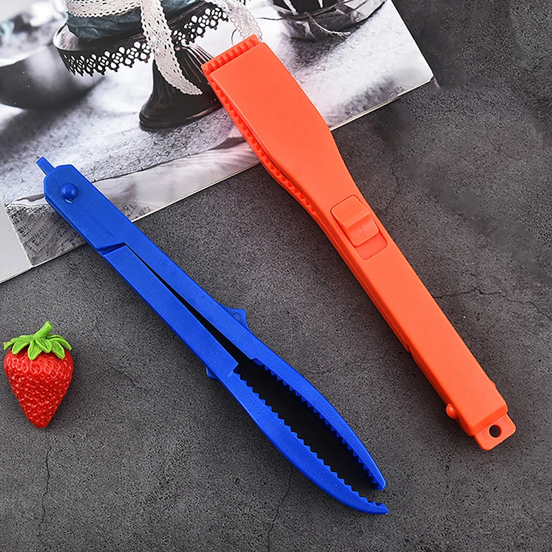 Plastic Fishing Pliers With Belt Buckle Keychain Fishing Clip Anti-skid Handle Grabber Gear Pliers Fishing Tool Accessories