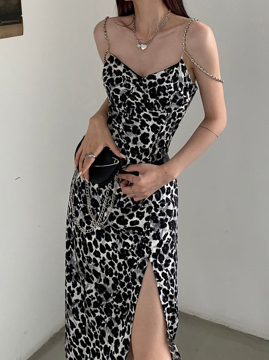 Vestido con tirantes y estampado de leopardo